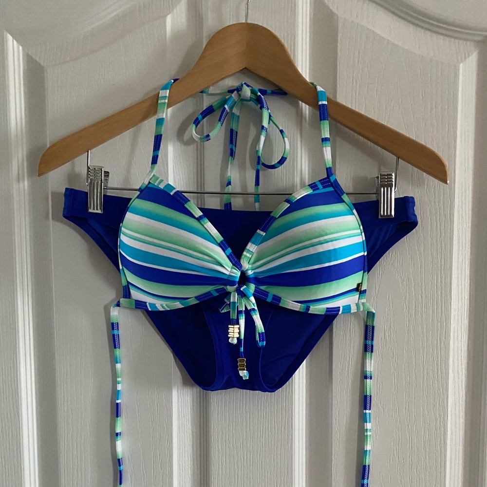 Aqua La Vie En Rose Bikini Top & AE Bottom